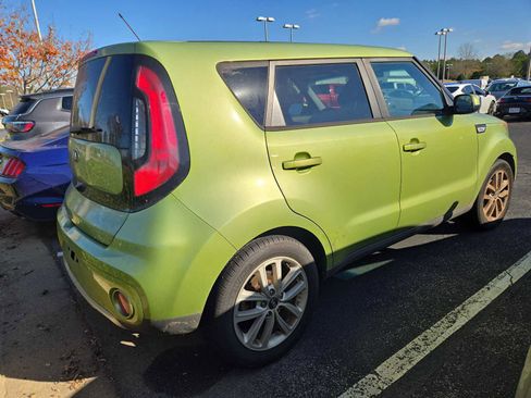 Used 2017 Kia Soul + image 4