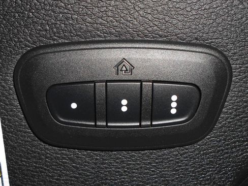 Certified 2021 Jeep Gladiator Overland AWD/4WD image 17