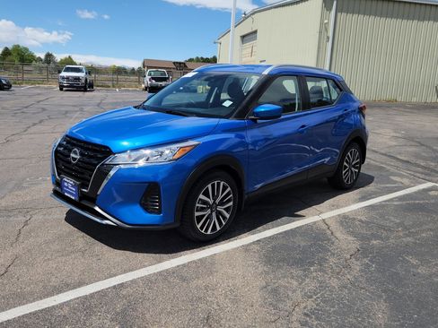 Used 2022 Nissan Kicks SV FWD image 3