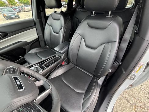 Used 2025 Jeep Compass Limited AWD/4WD image 36