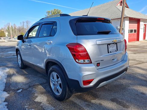Used 2022 Chevrolet Trax LT w/ LT Convenience Package image 4