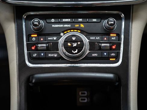 Used 2018 Lincoln Continental Select w/ Continental Climate Package FWD image 21