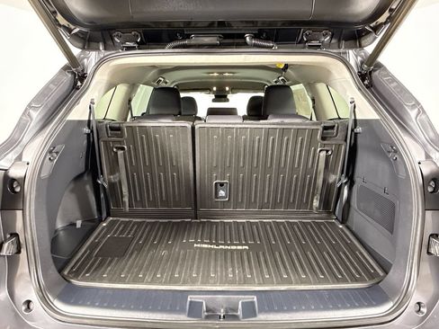 Used 2023 Toyota Highlander LE FWD image 27