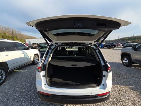 Used 2024 Jeep Grand Cherokee Limited w/ Luxury Tech Group II image 14