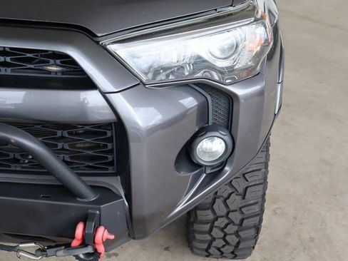 Used 2017 Toyota 4Runner SR5 Premium image 10