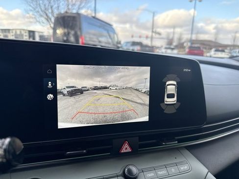 Used 2024 Hyundai Elantra Limited image 28