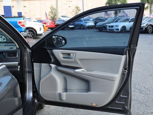 Used 2015 Toyota Camry SE FWD image 12