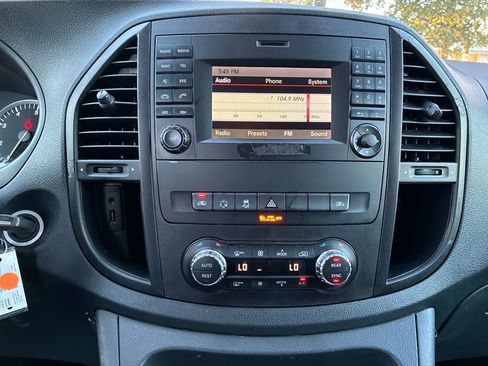 Used 2018 Mercedes-Benz Metris Passenger image 18