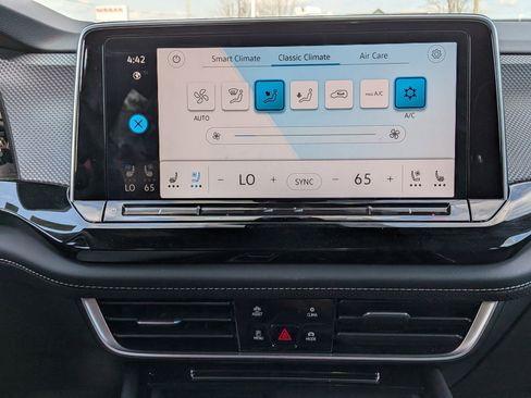 Used 2025 Volkswagen Atlas Cross Sport SEL Premium R-Line image 20