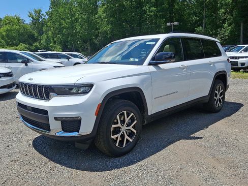 New 2025 Jeep Grand Cherokee L Limited w/ Trailer Tow Package image 2