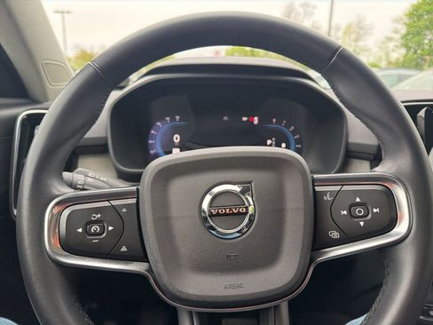 Used 2023 Volvo XC40 B5 Plus AWD/4WD image 24