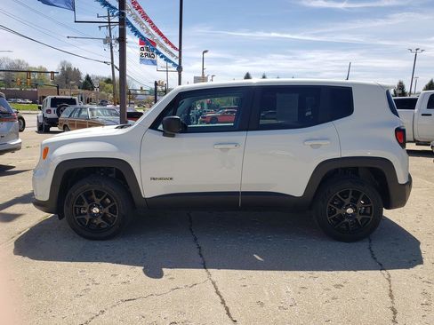 Used 2023 Jeep Renegade Latitude AWD/4WD image 7