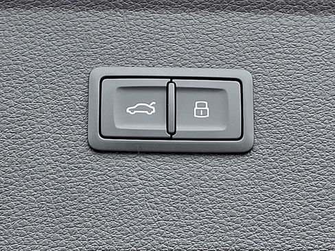 Certified 2025 Audi Q5 Prestige image 30