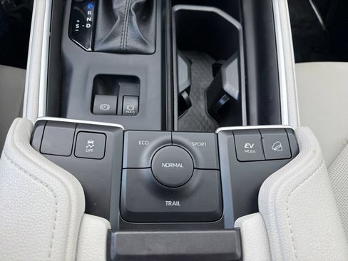 Used 2024 Toyota Grand Highlander AWD Hybrid image 31