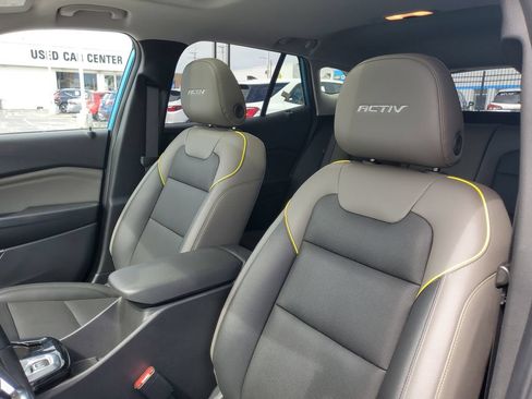 Used 2025 Chevrolet Trax ACTIV w/ Sunroof Package FWD image 17