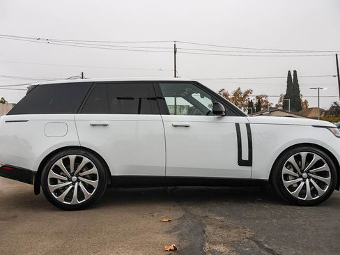 New 2025 Land Rover Range Rover SE image 4