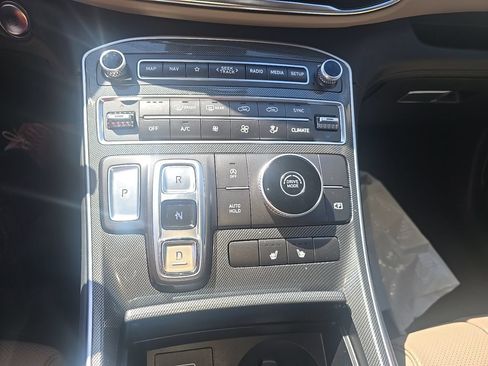 Used 2022 Hyundai Santa Fe SEL w/ Convenience + Premium Package FWD image 18