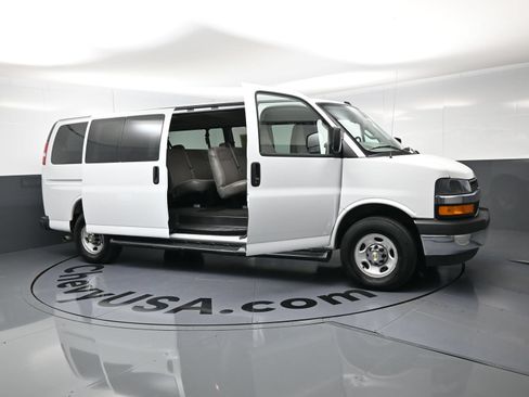 Used 2025 Chevrolet Express 3500 LT w/ LT Preferred Equipment Group RWD image 25