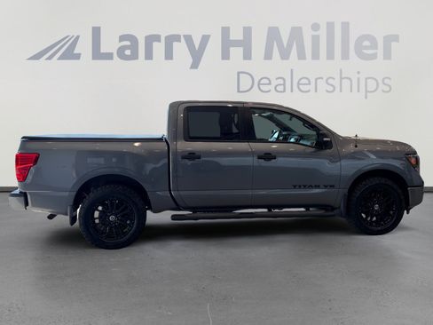 Used 2019 Nissan Titan SV w/ SV Convenience Package AWD/4WD image 6
