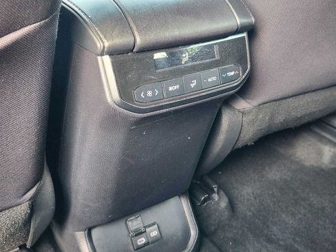 Used 2023 Toyota Highlander LE FWD image 28