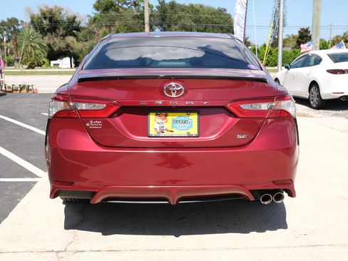 Used 2018 Toyota Camry SE FWD image 6