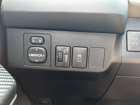 Used 2014 Toyota RAV4 LE image 17