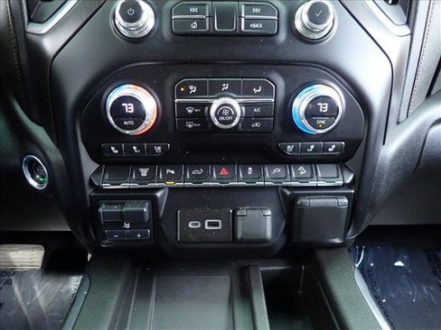 Used 2023 GMC Sierra 2500 AT4 w/ AT4 Preferred Package AWD/4WD image 19