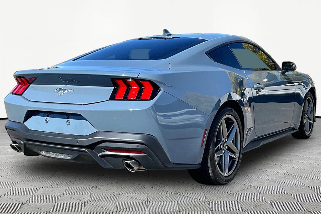 Used 2024 Ford Mustang Coupe RWD image 6