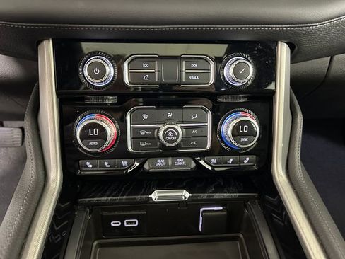 Used 2021 GMC Yukon Denali w/ Denali Premium Package AWD/4WD image 23
