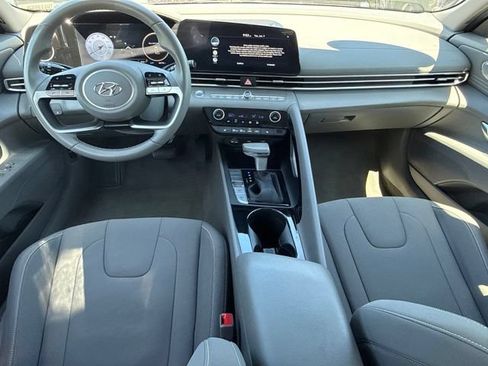 Used 2023 Hyundai Elantra SEL w/ Convenience Package FWD image 4