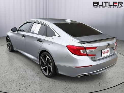 Used 2018 Honda Accord Touring image 4
