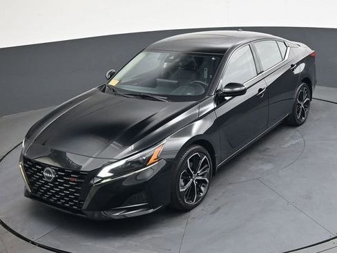 Used 2024 Nissan Altima 2.5 SR w/ SR Premium Package image 30