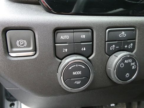 Certified 2024 Chevrolet Silverado 1500 LT w/ Z71 Off-Road Package AWD/4WD image 27