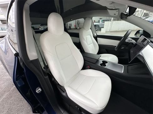 Used 2021 Tesla Model Y Long Range image 15