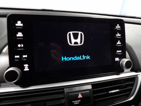 Used 2018 Honda Accord Sport image 8