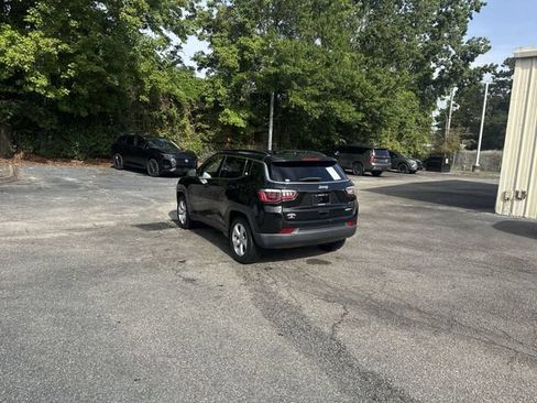Used 2018 Jeep Compass Latitude FWD image 7