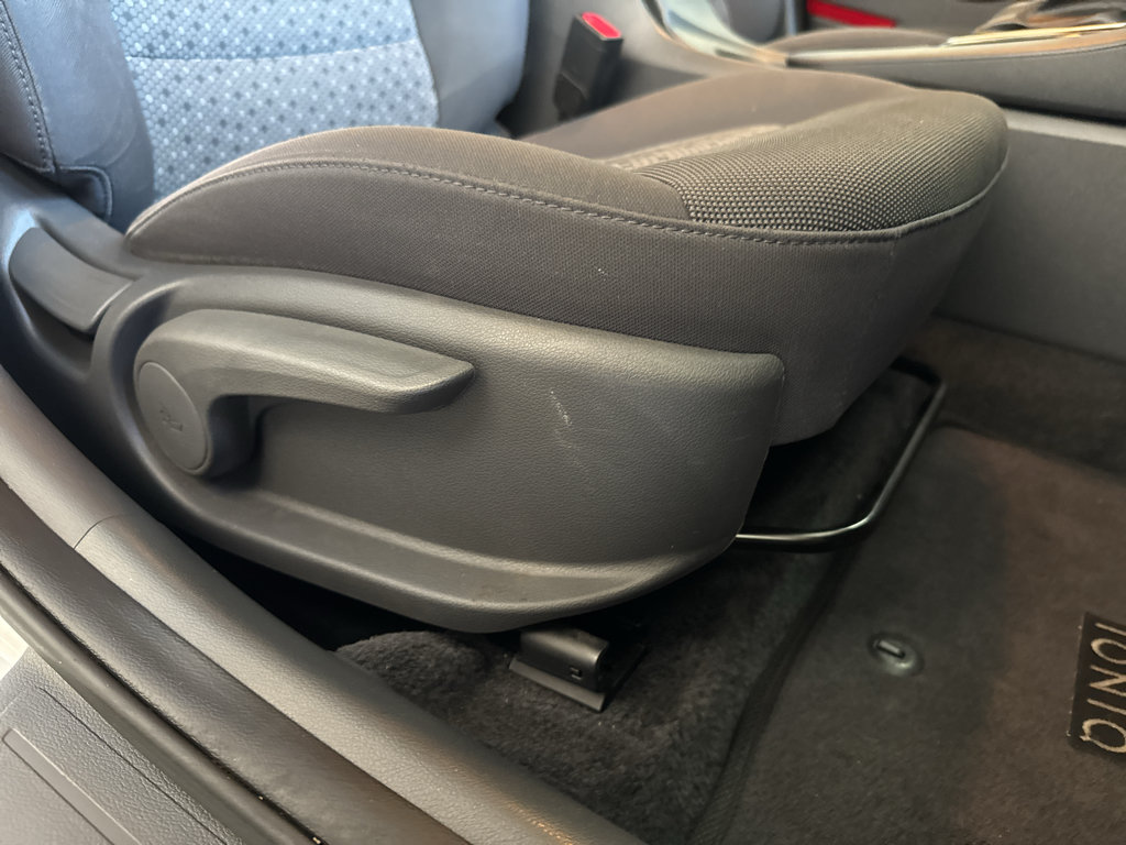 Used 2018 Hyundai Ioniq Blue FWD image 29