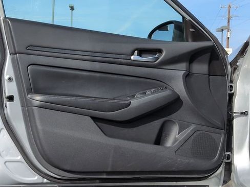 Used 2024 Nissan Altima 2.5 SV image 18