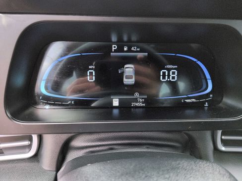 Used 2024 Hyundai Elantra SE FWD image 17