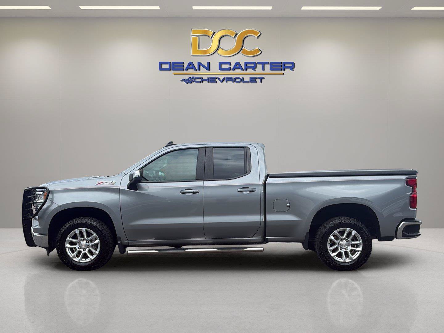 Used 2023 Chevrolet Silverado 1500 LT AWD/4WD image 2