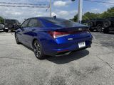 Used 2023 Hyundai Elantra SEL w/ Convenience Package image 3