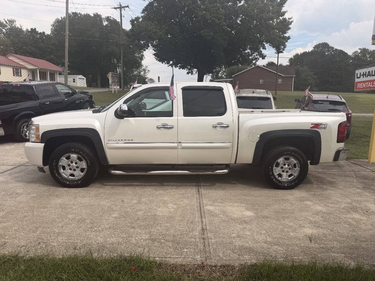 Used 2011 Chevrolet Silverado 1500 LT w/ All-Star Edition AWD/4WD image 4