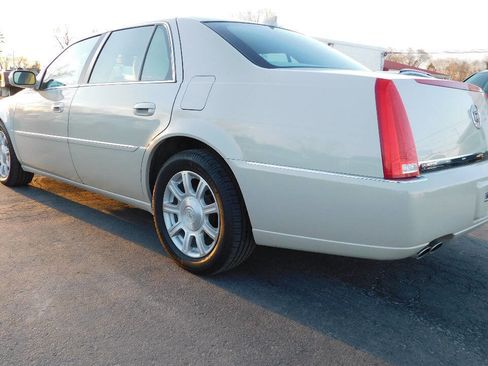 Used 2011 Cadillac DTS FWD image 33