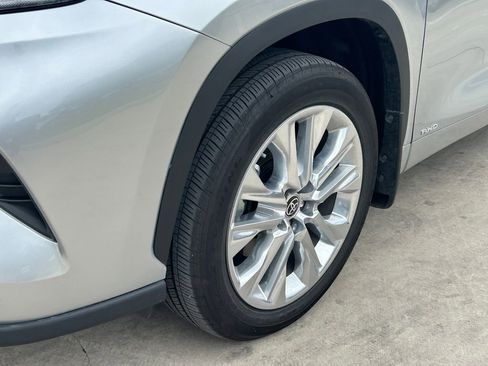 Used 2023 Toyota Highlander Limited AWD/4WD image 9