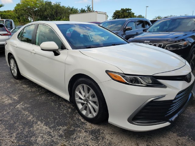 Used 2022 Toyota Camry LE FWD image 2
