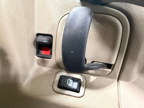 Used 2022 Chevrolet Express 2500 w/ Driver Convenience Package RWD image 10