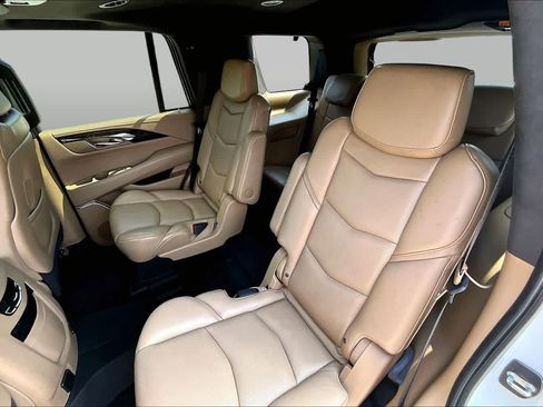 Used 2020 Cadillac Escalade Platinum AWD/4WD image 21