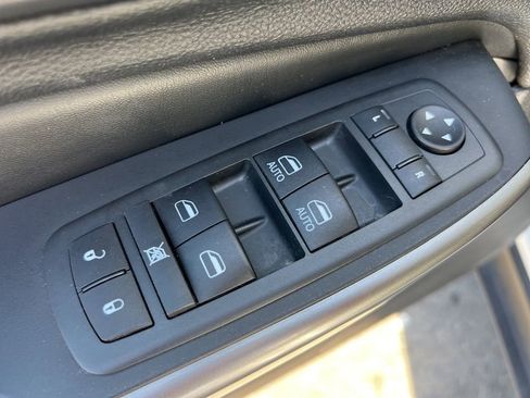 Used 2021 Jeep Cherokee Latitude Plus AWD/4WD image 10