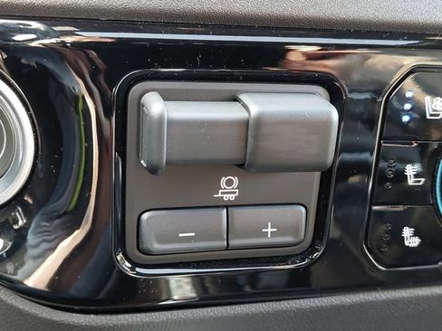 Used 2023 Chevrolet Silverado 1500 High Country w/ Technology Package image 29