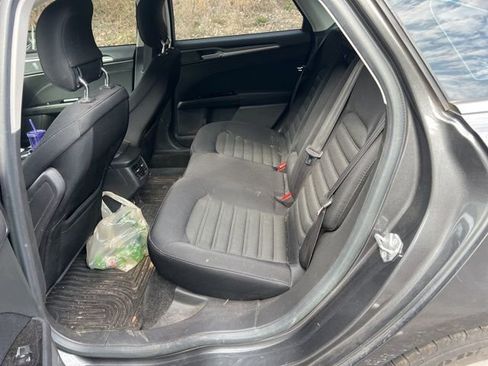 Used 2015 Ford Fusion SE image 9